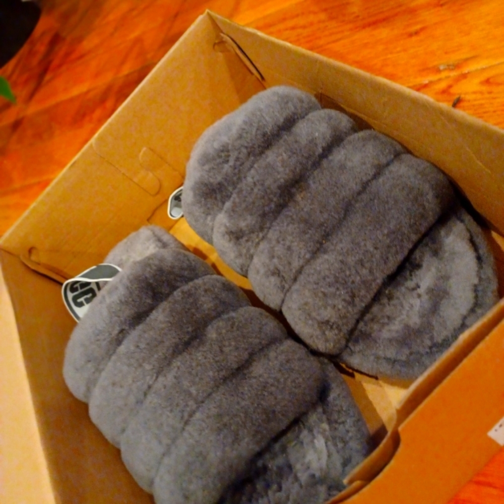 UGG - Picture 5 of 6